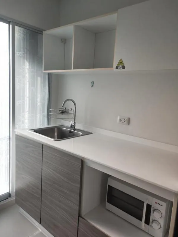 urgent!!! For rent, D Condo Campus Rangsit, Phase 2, 8th floor, good price, just bring one bag.