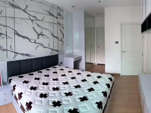 Supalai Wellington for rent, 2 rooms decorated with great built-ins around the room, good furniture. You can come in and stay.