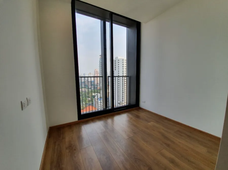 Condo for rent, Noble B Sukhumvit 33, high floor room, good view, comes with full amenities.