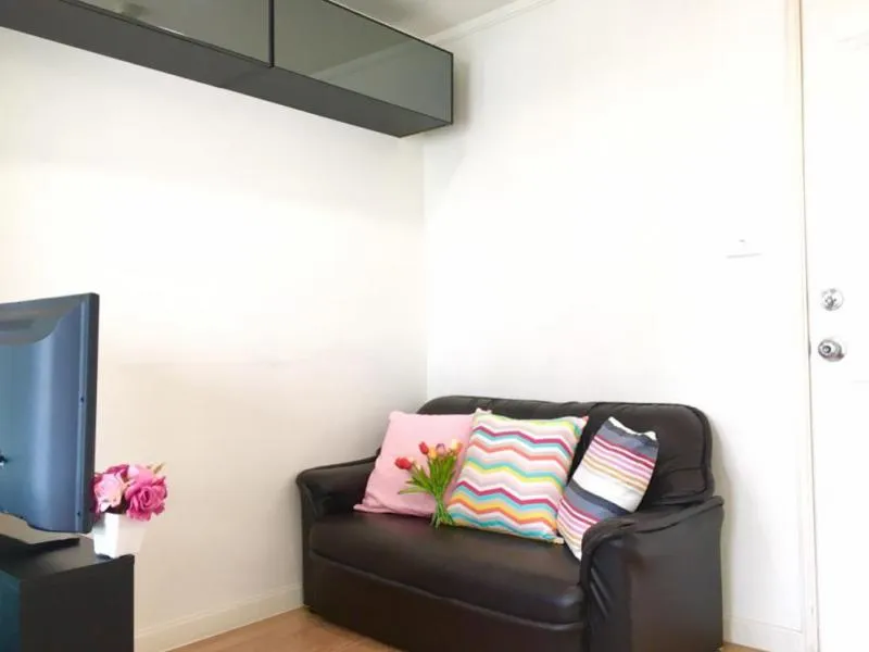 Condo for rent Lumpini Ville Chaengwattana-Pakkret. Carry the bag right away. Next to Chaeng Watthana Road