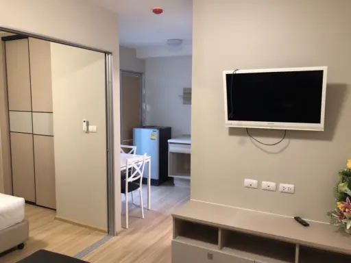 For rent, Plum Condo Chaengwattana Station, 8th floor, corner room, very private, livable, book now, don't wait.