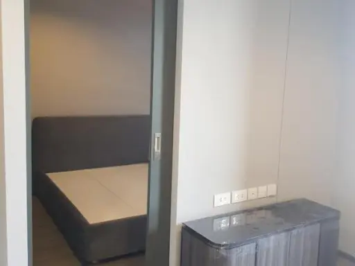 Selling down payment. Quick loss. Condo Ideo Mobi Rangnam 1 bed 35 sq m. Luxury condo in the heart of the city. Very convenient to travel.