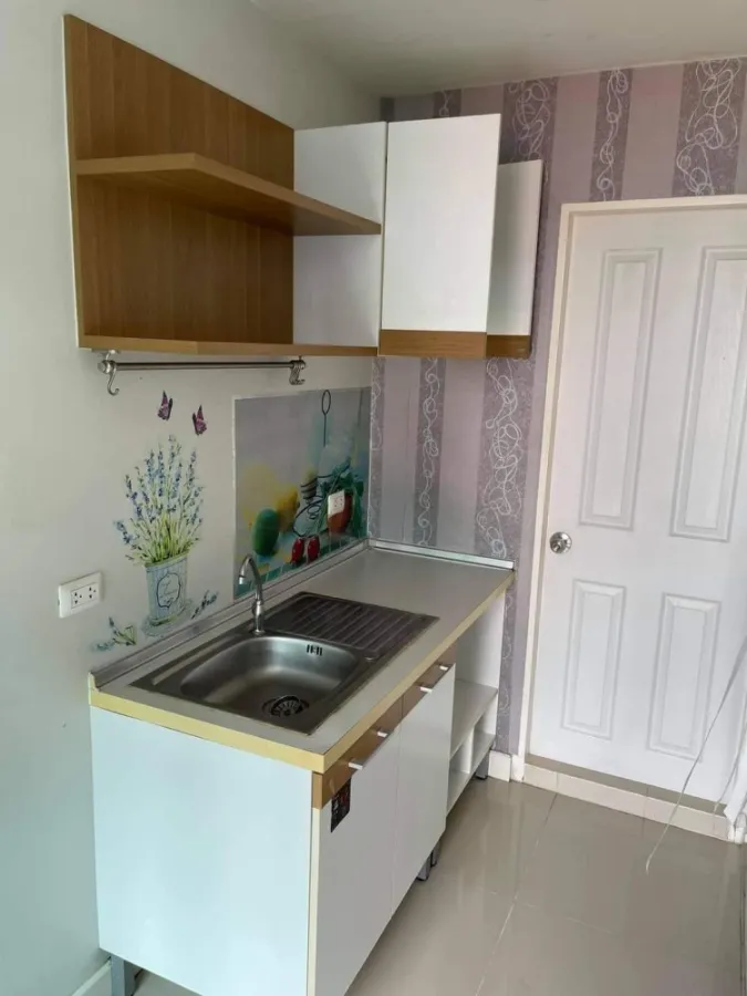 Condo for sale, The Cube Ramkhamhaeng, nice partitioned room. Put up a lot of wallpaper. You can come alone. Don't miss it.