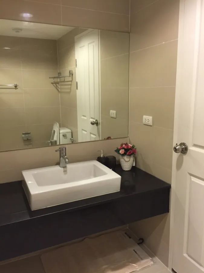 ขาย Belle Grand Rama 9 ห้องตกแต่งครบครัน โซฟาตัวใหญ่นั่งสบายสุดๆ ดีแบบนี้รีบจองเลยจร้า