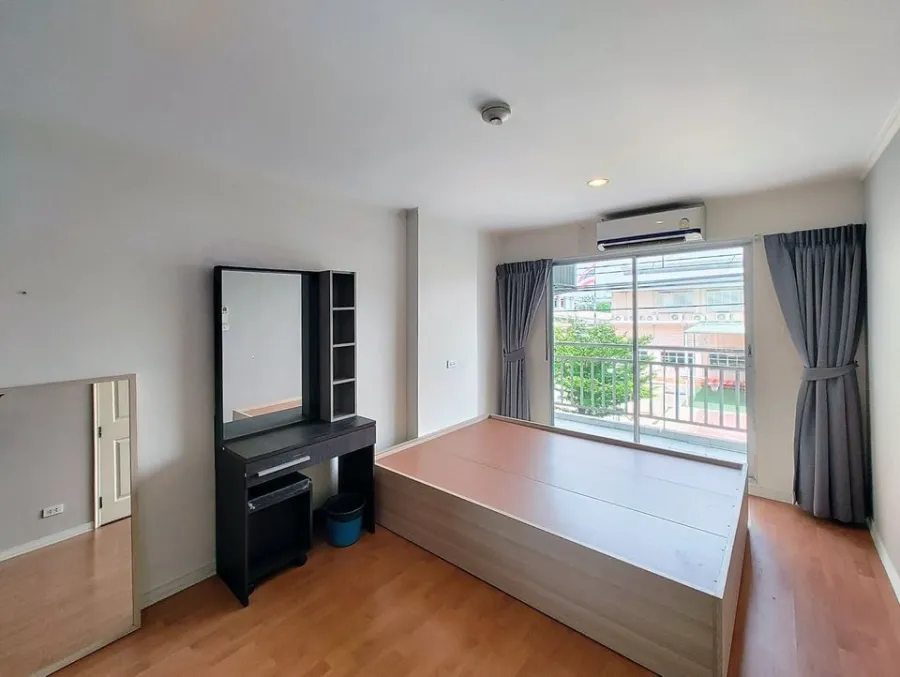 For rent, Lumpini Ville, Cultural Center, open view, nice room, comfortable tone comfortable price You can reserve first. You can stay first.