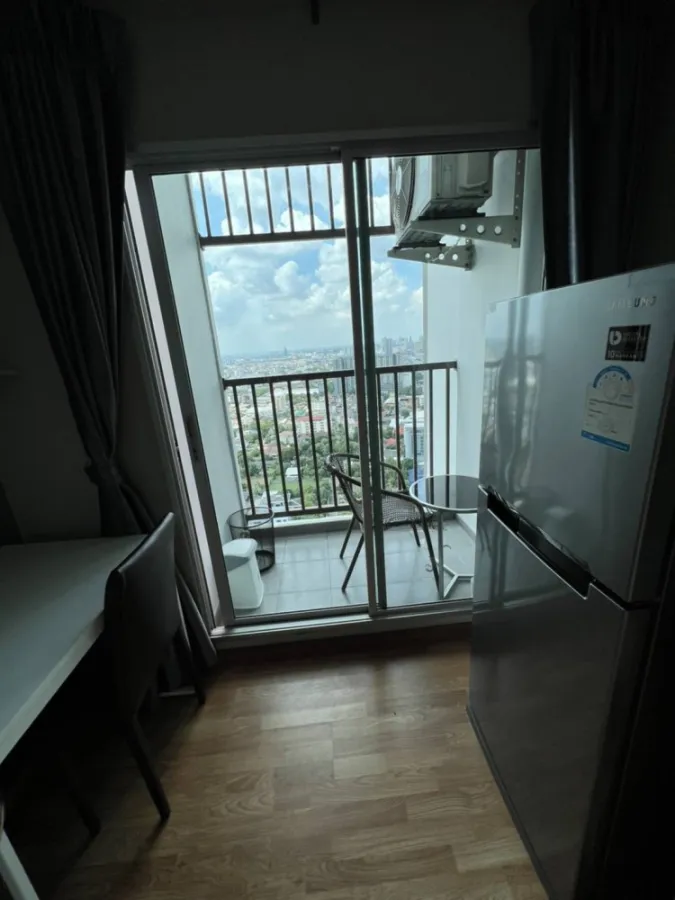 For rent!! The Trust Condo Ngamwongwan, high floor, beautiful room, fully furnished. Ready to carry the bag and move in immediately!!