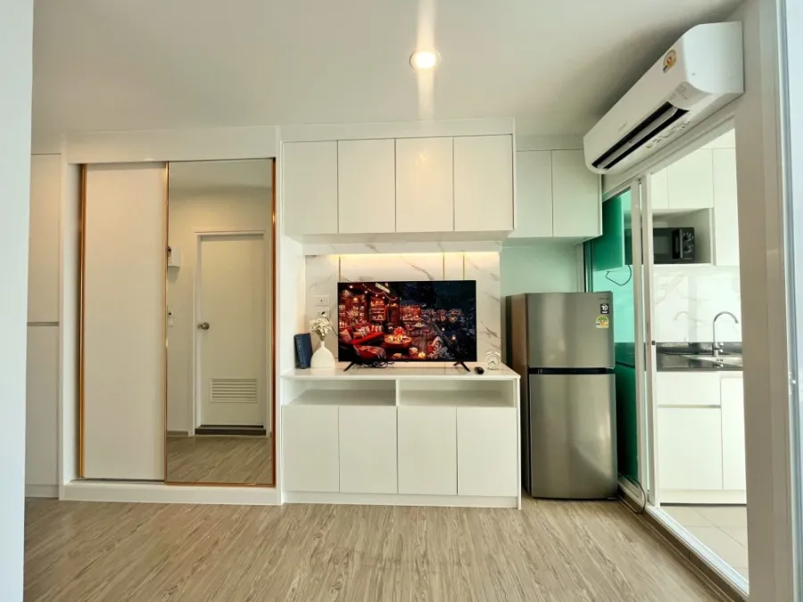 For rent: Regent Home Bangna, high floor unit, fully furnished. Book now!