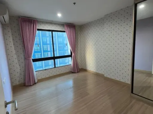 Selling The Nice Mono Ratchavipha, nice wallpaper. Pool view You need to reserve like this. Don't miss it.
