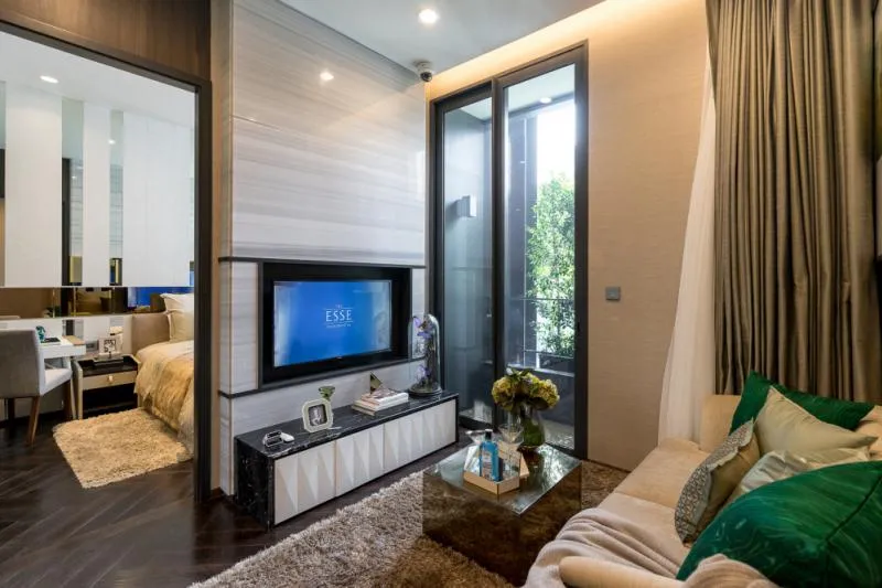 Condo sales down, The Esse Sukhumvit 36, east city view, do not wait.