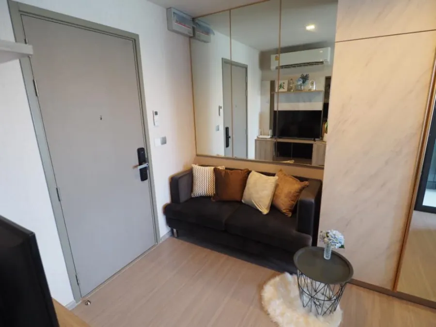 For rent Life Asoke Hype, beautiful room, super luxurious decoration. I can sleep and watch the beautiful view. Good like this. Do not reserve, regret