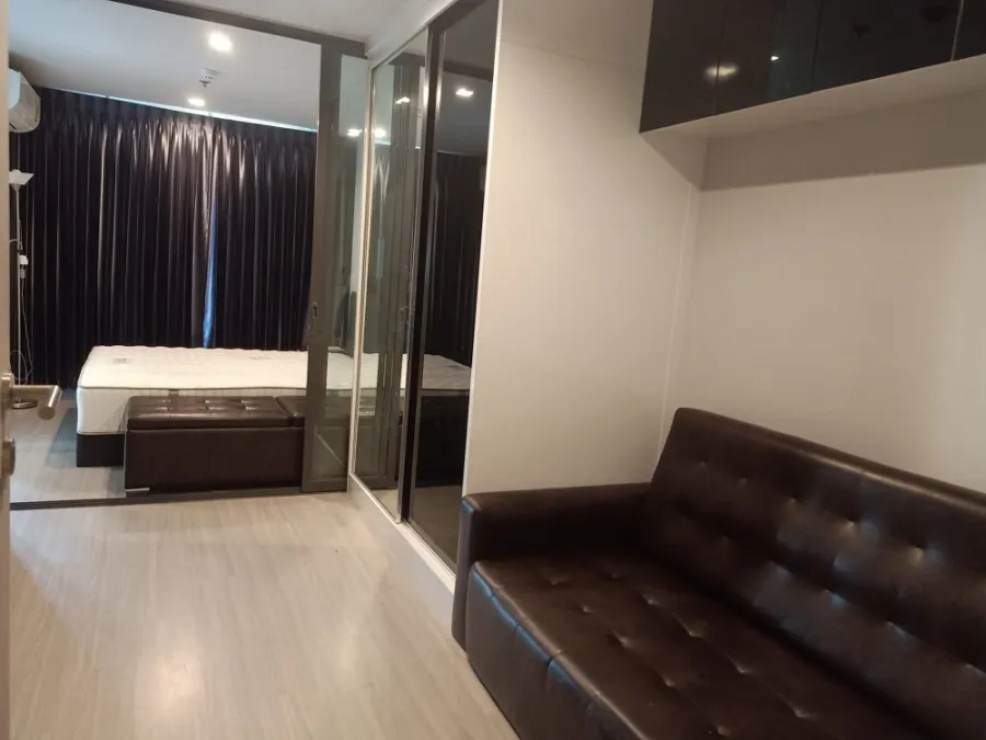 For rent or sale ไลฟ์ ลาดพร้าว เฟอร์นิเจอร์บิ้วอิน ตู้เสื้อผ้าใหญ่ ตู้เก็บของเยอะ วิวไม่บล็อค จองด่วนๆจ้า