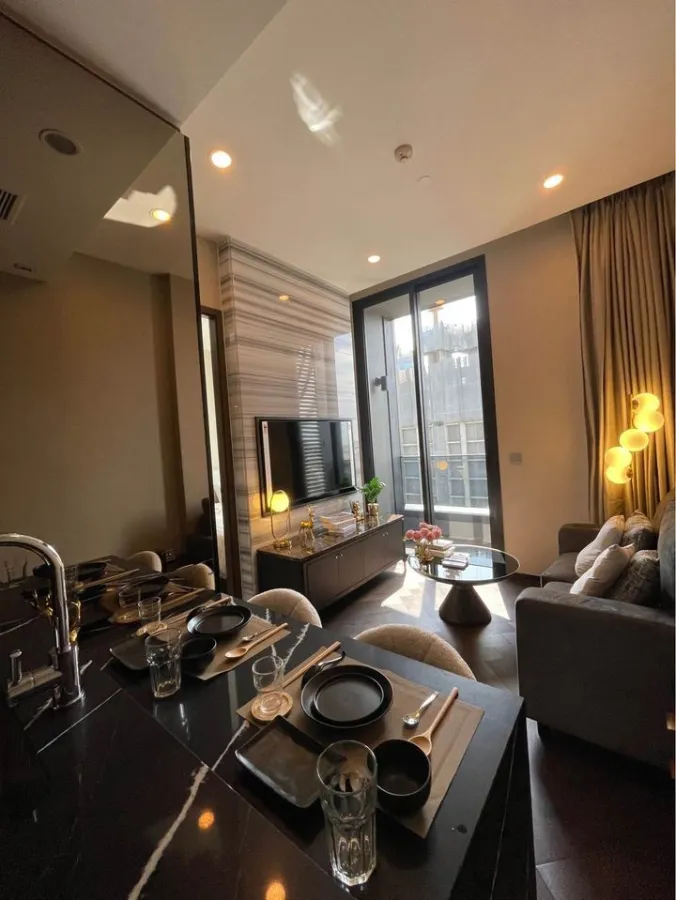 For rent: The Esse Sukhumvit 36, very nice room. Good furniture, great price, reserve first and get in first.