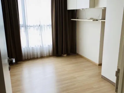 For sale The Base Changwattana, 11th floor, BTS view, not attached to anyone's room, private, good price, don't miss it