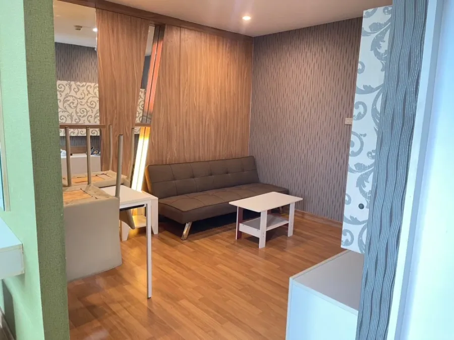 For sale: The room 3 @ sea, a nice room, good location, comes with complete amenities, just bring your bags and move in.