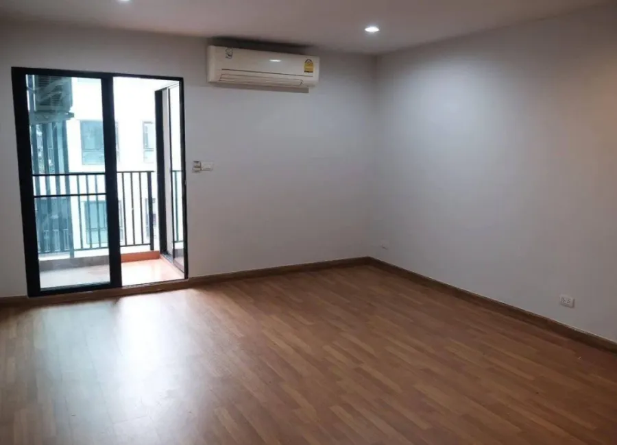 ให้เช่า Regent Home 10 Chaengwattana ห้องเปล่าโล่งน่าอยู่ ชั้นไม่สูง รอคนชอบแต่งห้องมาจับจอง รีบด่วนก่อนพลาด!!!