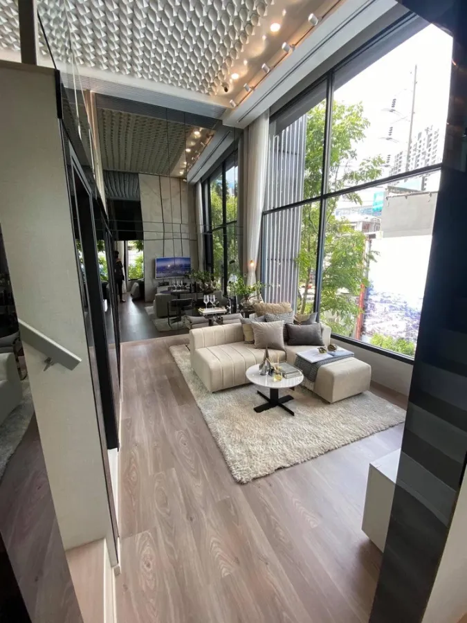 ขายดาวน์ โครงการ Knightsbridge Space พระราม 4 ห้อง Duo Space เพดานสูง 4.2 ม. รีบมาจองเลย