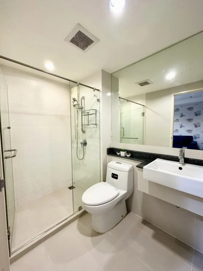 For sale, for rent!! Condo The Kris Ratchada 17, beautiful room, wallpapered, friendly price, book now!!