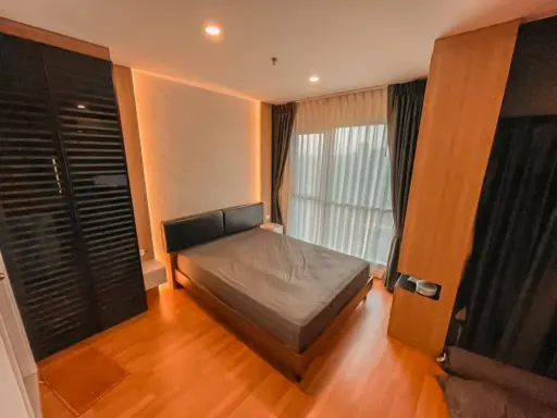 ให้เช่า คอนโด ลุมพินี เพลส รัชดา-สาธุ วิวสระว่ายน้ำ เฟอร์นิเจอร์ครบ พลาดไม่ได้แล้ว images