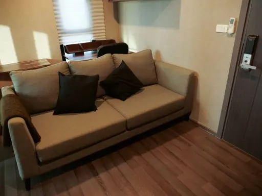 For rent: The Base Park West, 28th floor, corner room, comes with complete decorations. Book now, don't miss it.