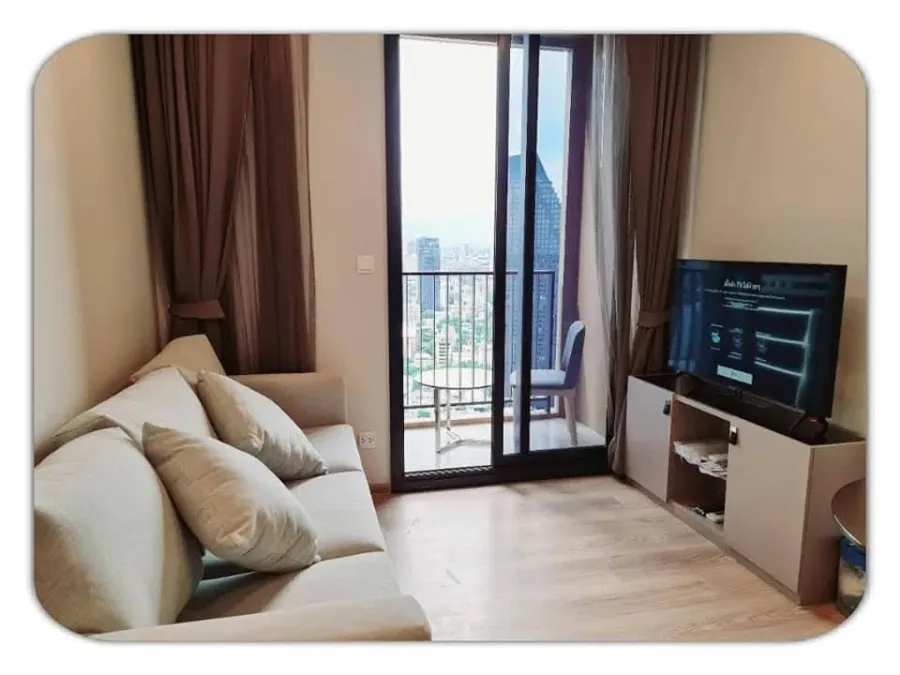 For rent: Oka Haus Sukhumvit 36, 2 bedrooms, plenty of living space, fully furnished, beautiful view from high floor, reserve now!
