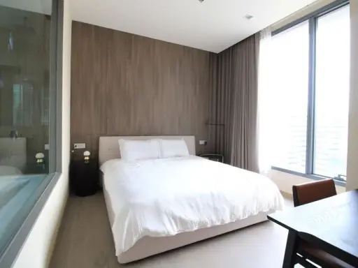 For rent: The Esse Asoke, spacious room with plenty of usable space, high ceilings, airy, good location, convenient transportation, book now!