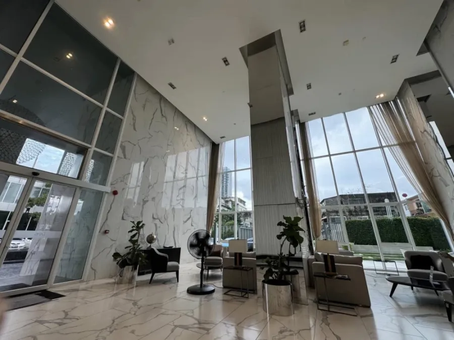 For sale, for rent, De Lapis Charan 81, 10th floor, fully furnished room, ready to move in, reserve now, don't miss out, hurry!