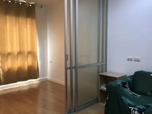 Urgent for rent !! Condo Lumpini Ville Phatthanakan - New Petchburi, high floor corner room, full of facilities within the project, book now !!