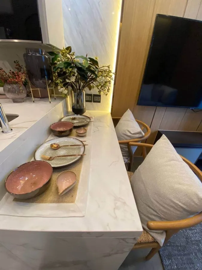 For rent, The Esse at Sigha Complex, very beautiful room, very livable, great built-ins, can't make a reservation like this.