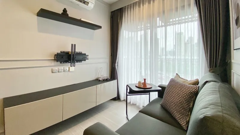 For rent ไลฟ์ อโศก ไฮป์ 1 bedroom Plus มีประตูกั้นโซนครัวอย่างดี สนใจรีบมาจองด่วน อย่ารอช้า