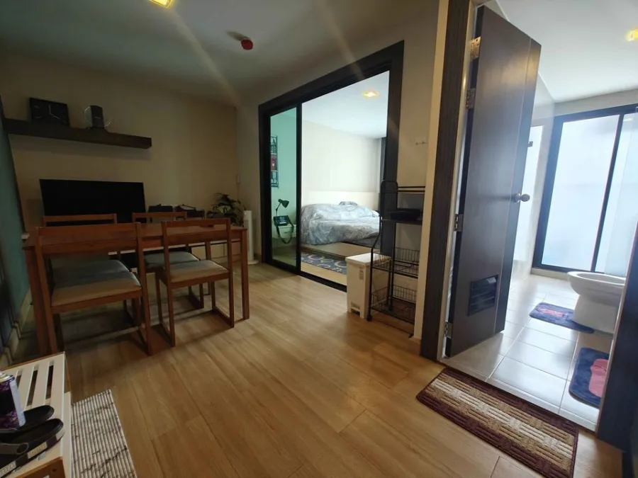 For sale: Living Avenue Bangsaen, corner room, very private, beautiful and clean, just bring your bag and you can move in.