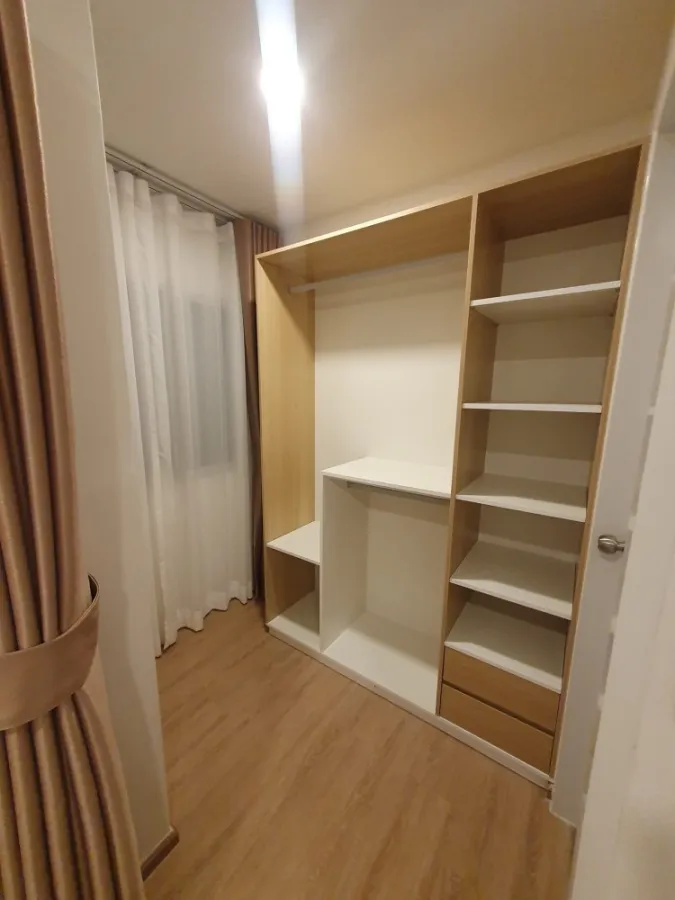 For rent: Senakit BTS Saphan Mai, partitioned room, 4th floor, good height, unblocked view, hurry and reserve quickly.