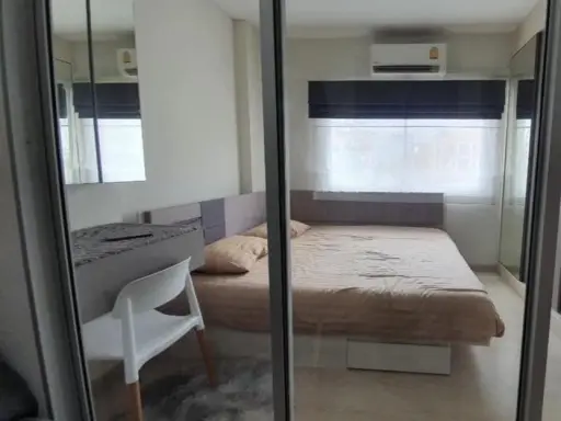 For rent, Niche ID Seri Thai-Wongwaen, nice bedroom, divided into sections. Good furniture You can just come and stay.