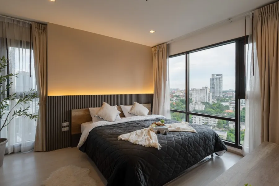 For sale: Rhythm Sukhumvit 36-38, high floor, corner room, city view, beautiful room, fully furnished, ready to move in, reserve now, don't wait.