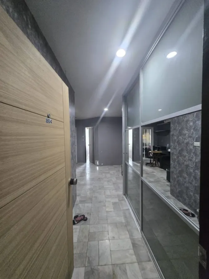ให้เช่า La Maison Phaholyothin 24 1 ห้องนอน 1 ห้องน้ำ ตกแต่งคุมโทน ติดวอลเปเปอร์อย่างดี จองเลย