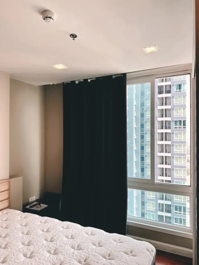 For sale/rent: The Metropolis condo, beautiful unit, high floor, clean, excellent ventilation, ready to move in.
