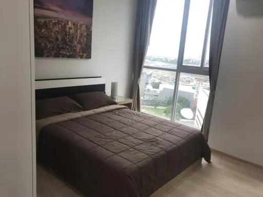 Condo for sale: Noble Revolve Ratchada 2, corner room, 17th floor, swimming pool view, this good, if you don't reserve, you're missing out.