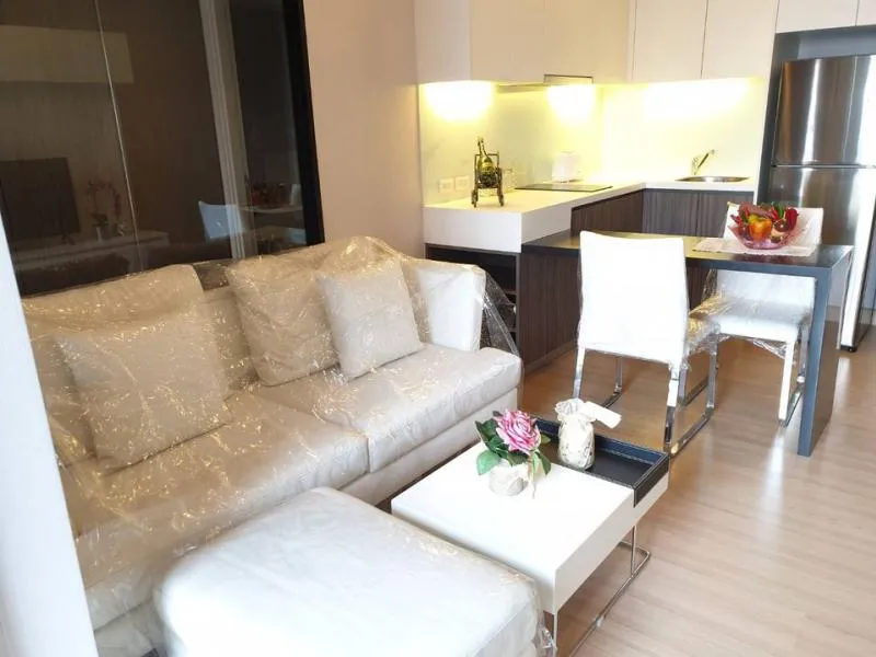 ขาย urbano absolute sathon-taksin ห้องตกแต่งสวยเรียบง่าย โทนสีขาว ชั้นสูง วิวแม่น้ำ ทิศใต้ เฟอร์ครบ