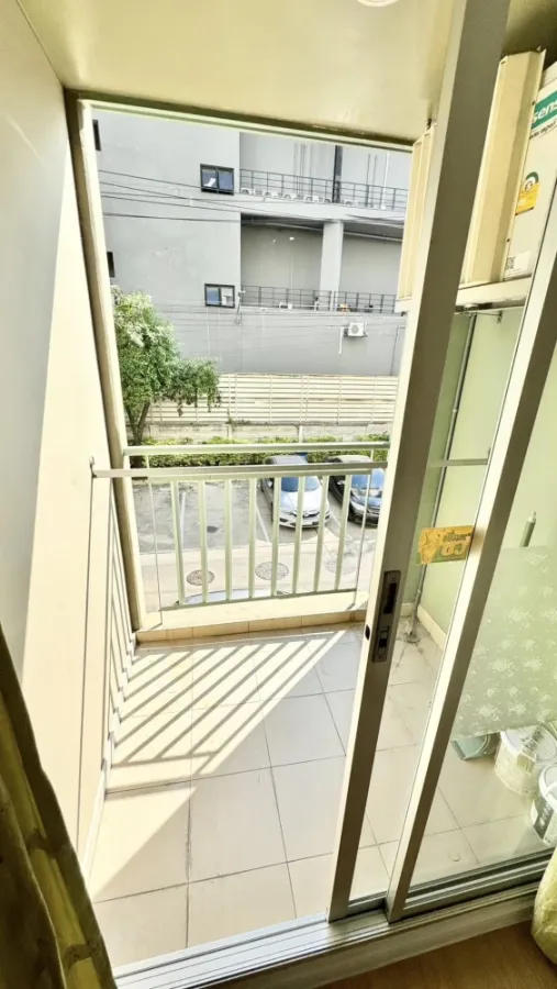 For sale or rent: Lumpini Condo Town Ramindra-Lat Pla Khao. A lovely room with complete furnishings. Just bring your bags and move in!
