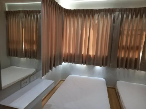 For sale Lutino Condominium Tiwanont, corner room, not crowded. Divided into proportions, fully furnished, finished in one place, urgent.
