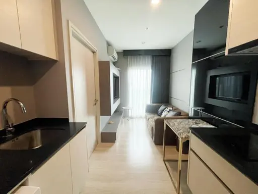 Another room fell out, selling Noble Revolve Ratchada 1, good built-in furniture, super beautiful, area 27 sq m. Hurry up.