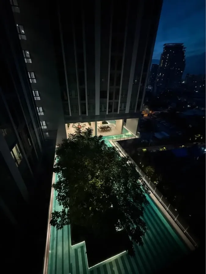ให้เช่า Aspire Sukhumvit - Rama 4 ห้องน่าอยู่ เฟอร์นิเจอร์ครบครัน มองเห็นวิวสระว่ายน้ำ จองเลย