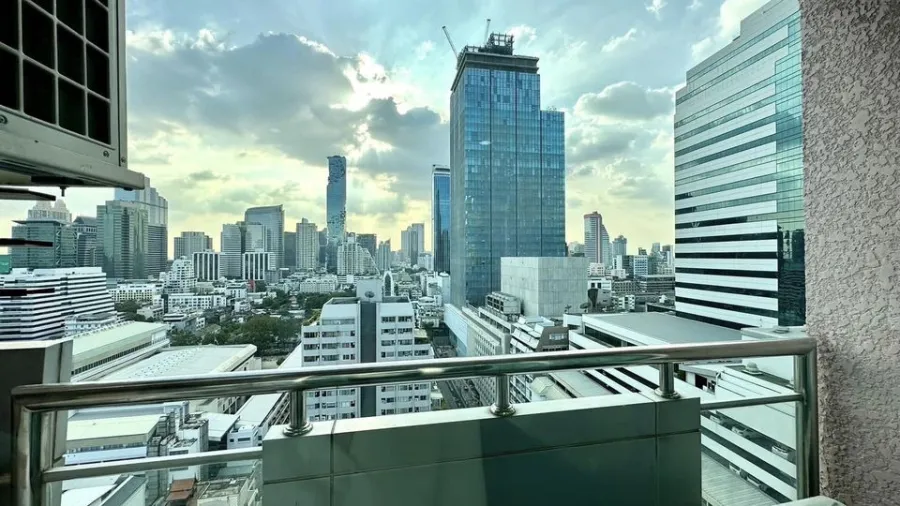 For rent, Silom Grand Terrace, 19th floor, city view, decorated in modern, minimal style, beautiful like this, do not miss a reservation.