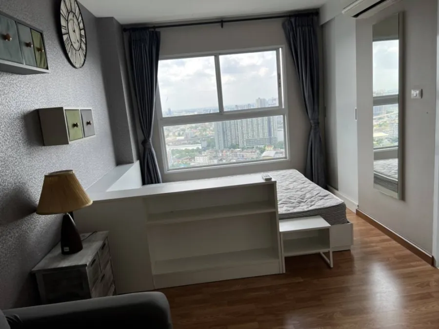 For rent!! The Trust Condo Ngamwongwan, high floor, beautiful room, fully furnished. Ready to carry the bag and move in immediately!!