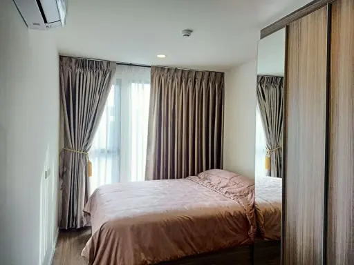 For rent, The Origin Ramintra 83 Station, well decorated room, very inviting, thick sofa, comfortable sitting, book now.