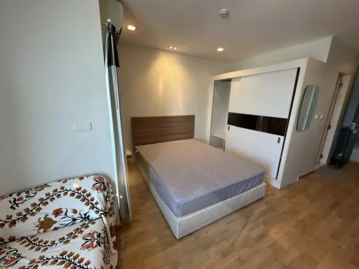 Casa Condo Asoke-Dindaeng for rent. High floor unit, fully furnished, ready to move in. Book now! images