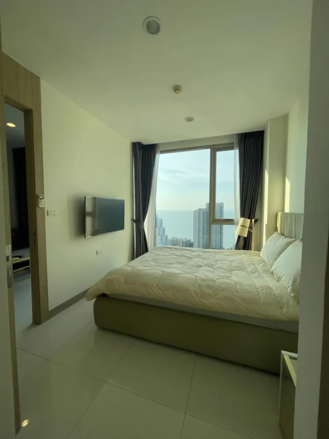 For rent, The Riviera Wongamat Beach (North Pattaya), very beautiful sea view. You can lie down and enjoy the view. Book now.