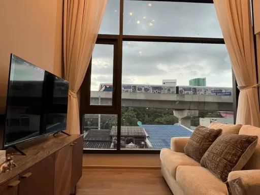 For sale/rent The Crest Park Residence, spacious DUPLEX room, high ceiling, well decorated, book now.
