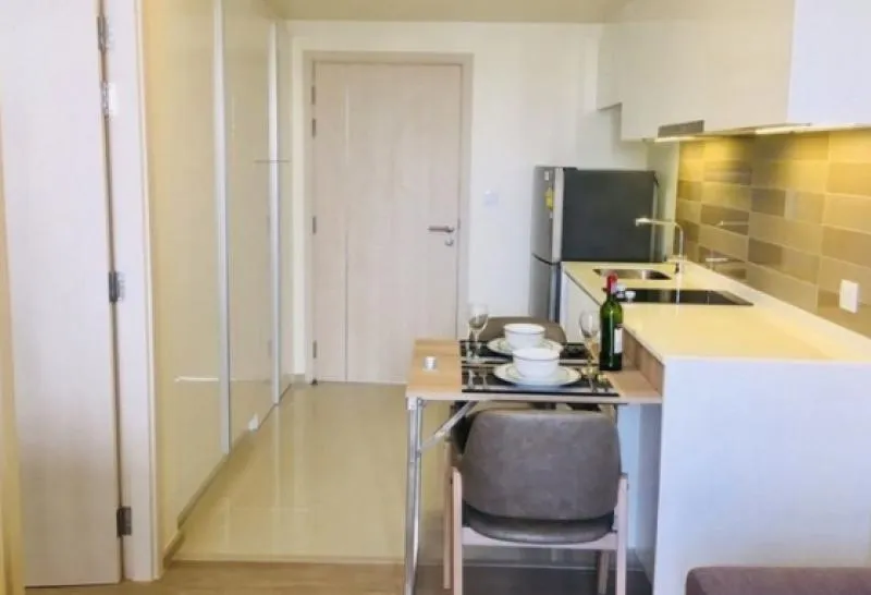 Urgent. Maestro for rent 03 Ratchada-Rama 9, 4th floor, width 33 sq m. The area is very wide. Fully furnished. Hurry up.