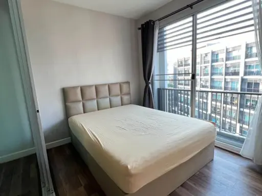 For rent: A Space Me Sukhumvit 77, separated room. Install wallpaper in the entire room well. You must reserve now.