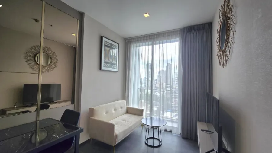 For rent: Edge by Sansiri Sukhumvit 23, 7th floor, unblocked view, fully furnished, with beautiful built-ins. Interested? Reserve now!